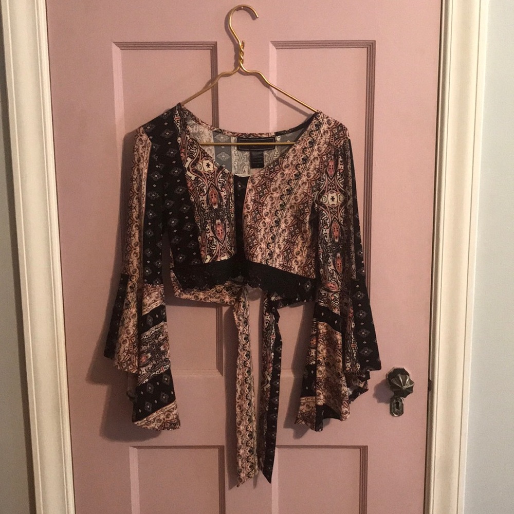Polly & Esther Paisley Bell-Sleeve Crop
